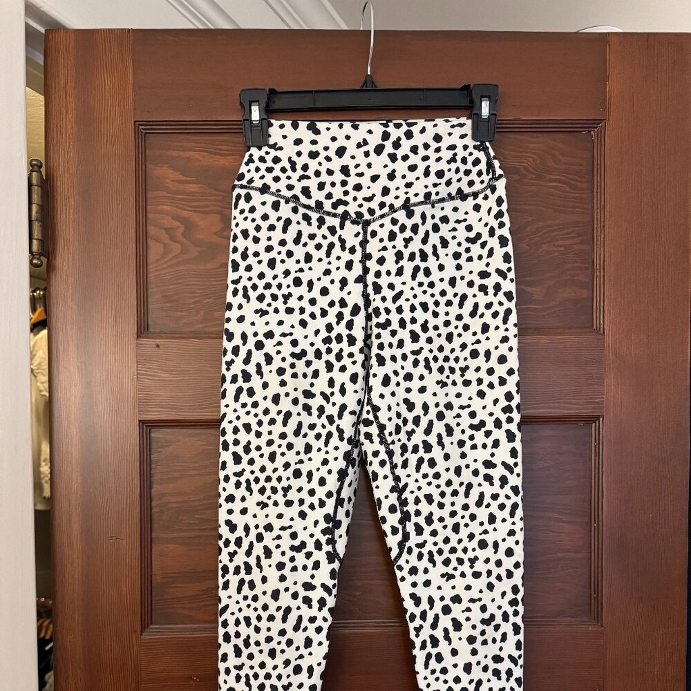 Balance Athletica Kingdom Snow Leopard Leggings Size S